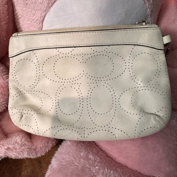 white leather Coach perforated signature "C" wristlet - Picture 4 of 8